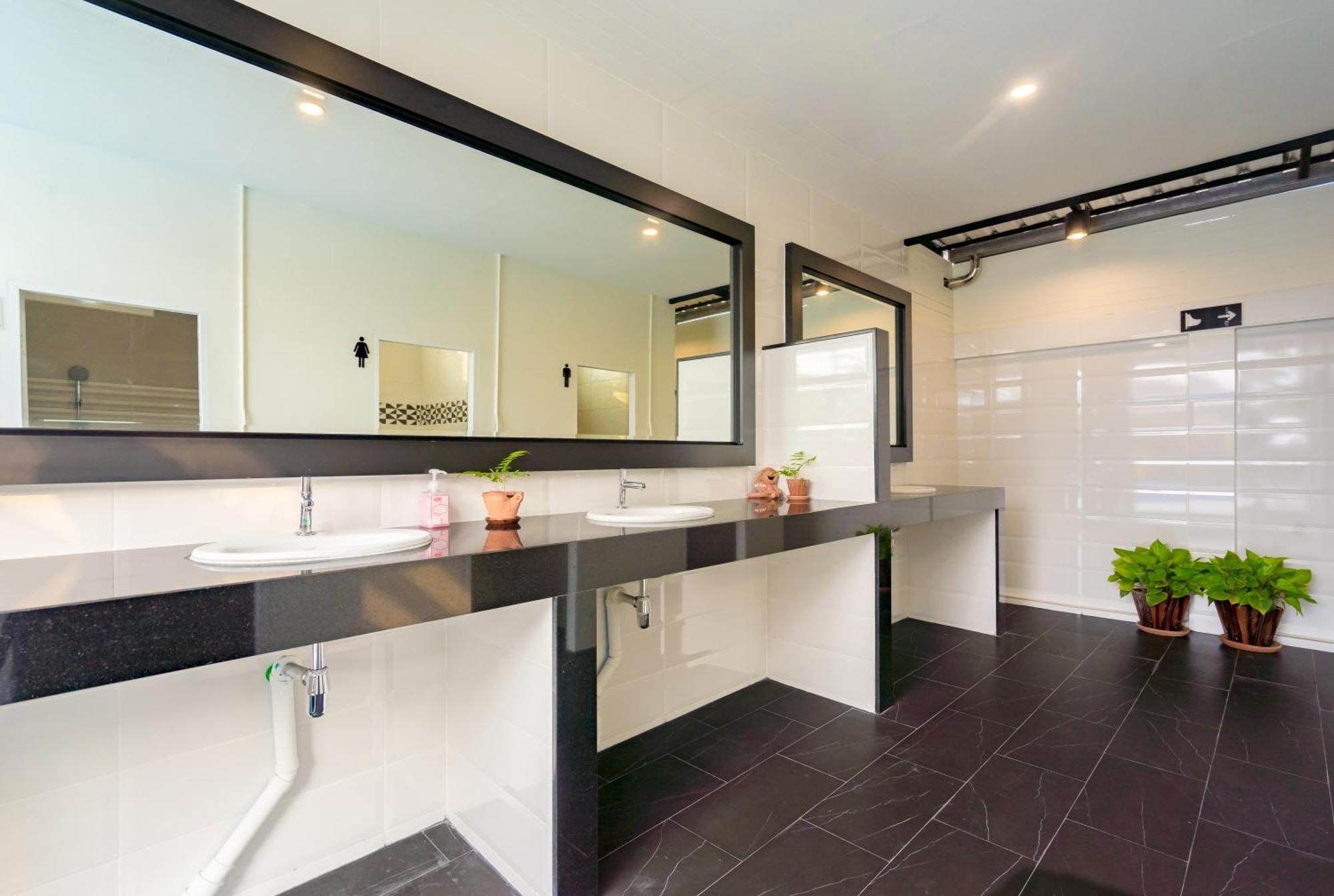 Suphan Lake Hometel Bangkok Exterior foto